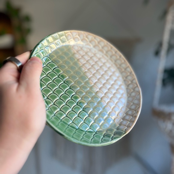 Handmade Green Mermaid Scales Ceramic Plate, 7-Inch Coastal Decorative Dish - Picture 8 of 9
